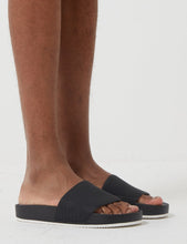 Load image into Gallery viewer, Hayn Core Slides - Black