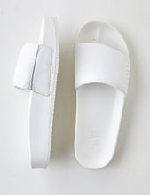 Load image into Gallery viewer, Hayn Core Slides - White
